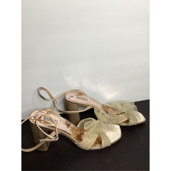 New. Badgley Mischka champagne shoes. Size 10. Retails $240 - Picture 3 of 8
